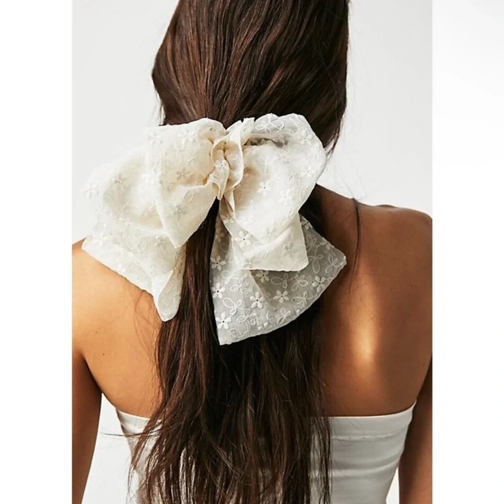 NWT Free People The Dreamers Bow Hair Scrunchie Ivory Eyelet